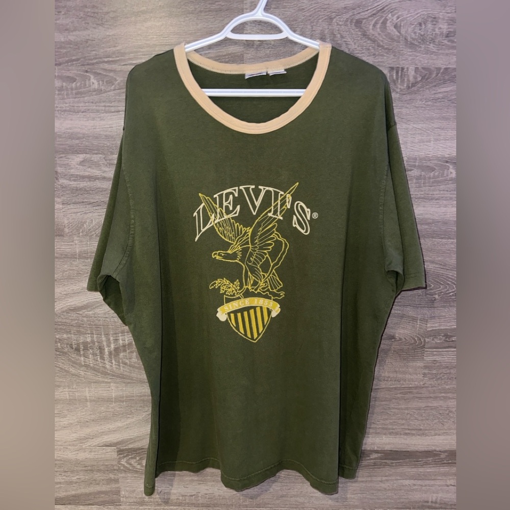 Levi’s Eagle Graphic Tee – Olive Green